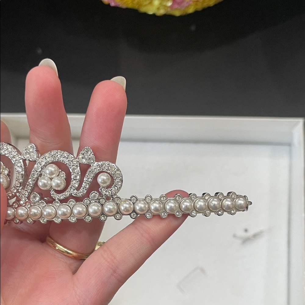 Swarovski crystal and pearl tiara - Picture 7 of 9